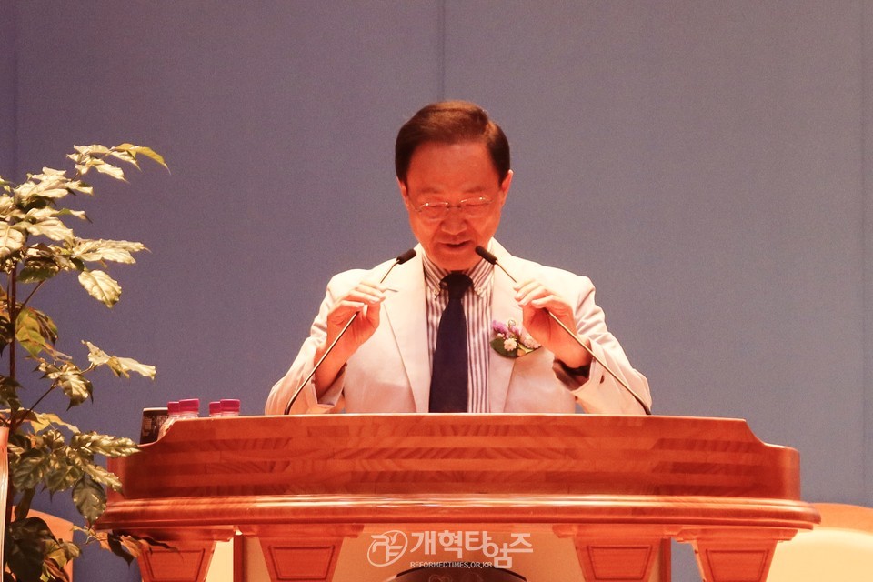 총신대신대원 총동창회 회장, 후원이사장 이.취임감사예배 모습