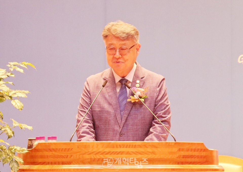 총신대신대원 총동창회 회장, 후원이사장 이.취임감사예배 모습