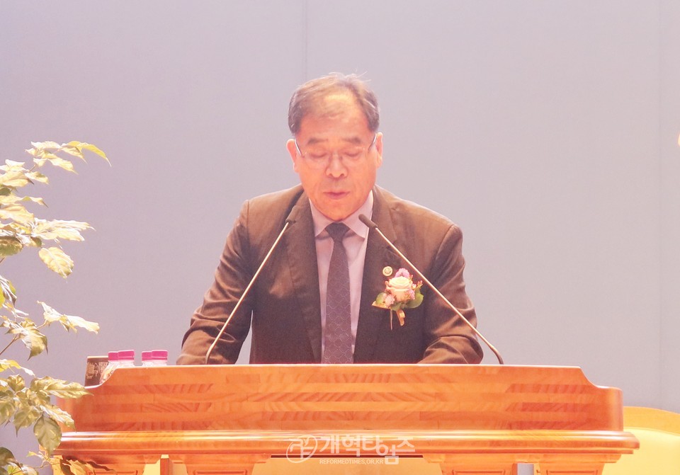 총신대신대원 총동창회 회장, 후원이사장 이.취임감사예배 모습