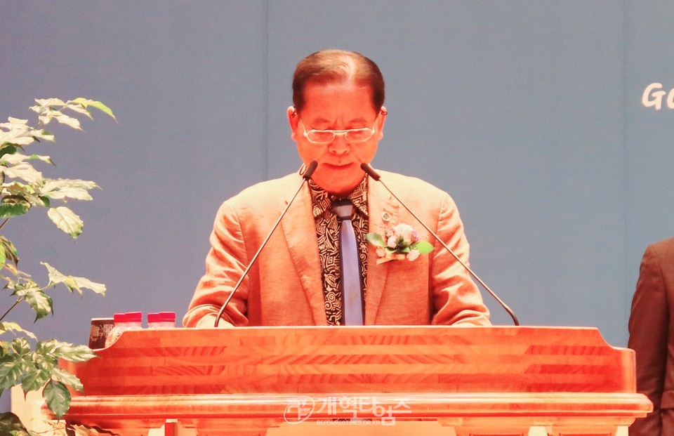 총신대신대원 총동창회 회장, 후원이사장 이.취임감사예배 모습