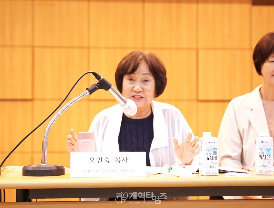 총신대신대원총여동문회,「여성사역 세미나」모습