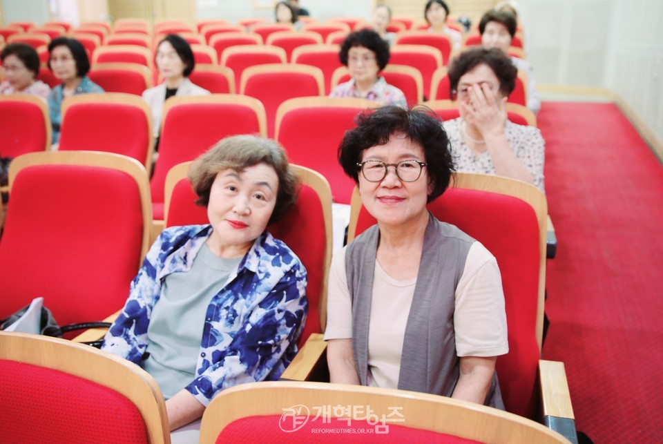 총신대신대원총여동문회,「여성사역 세미나」모습