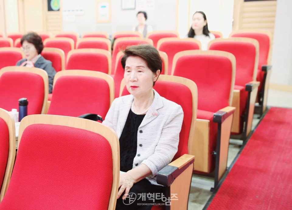 총신대신대원총여동문회,「여성사역 세미나」모습