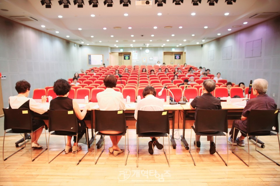 총신대신대원총여동문회,「여성사역 세미나」모습