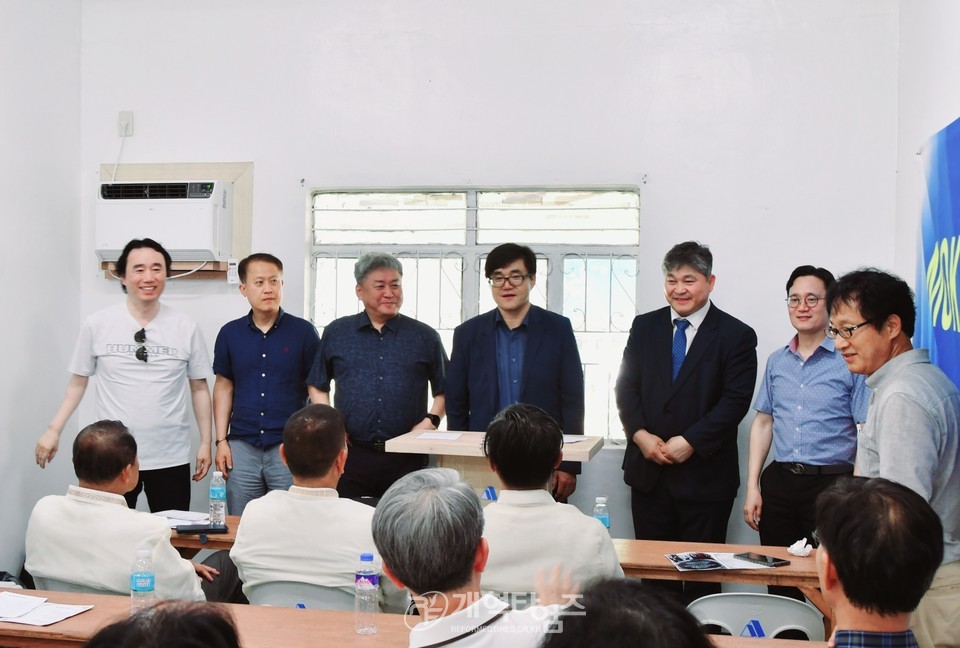 서울·서북지역남전도회, 필리핀신학대학 후원과 목수학교 개교 예배 모습
