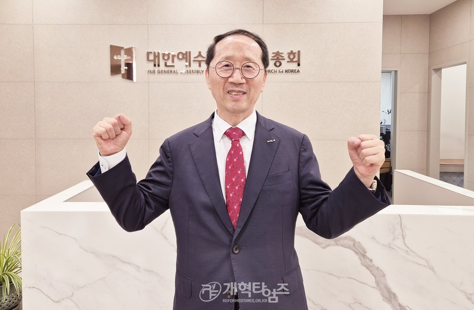 배원식 장로, 전국남전도회 제44회기 회장 후보 등록 모습