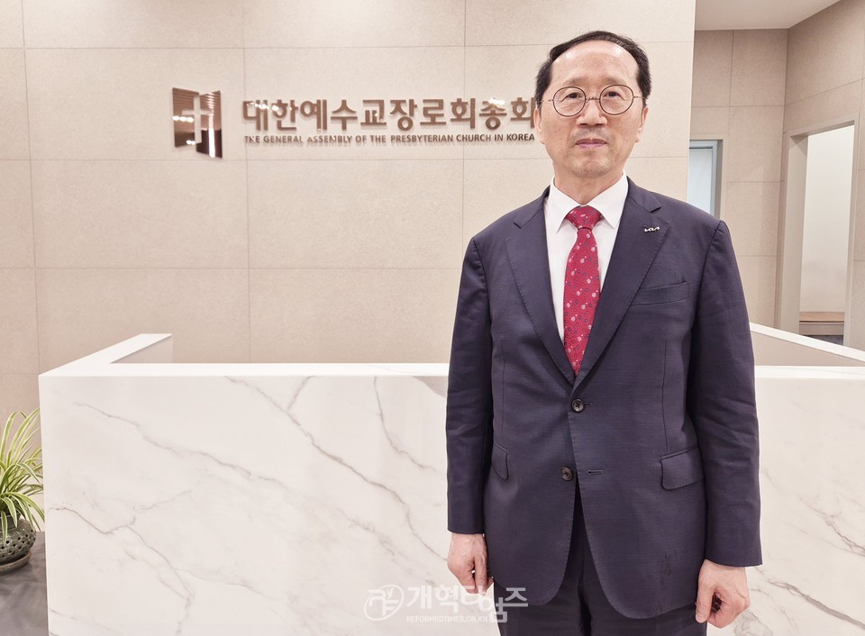 배원식 장로, 전국남전도회 제44회기 회장 후보 등록 모습