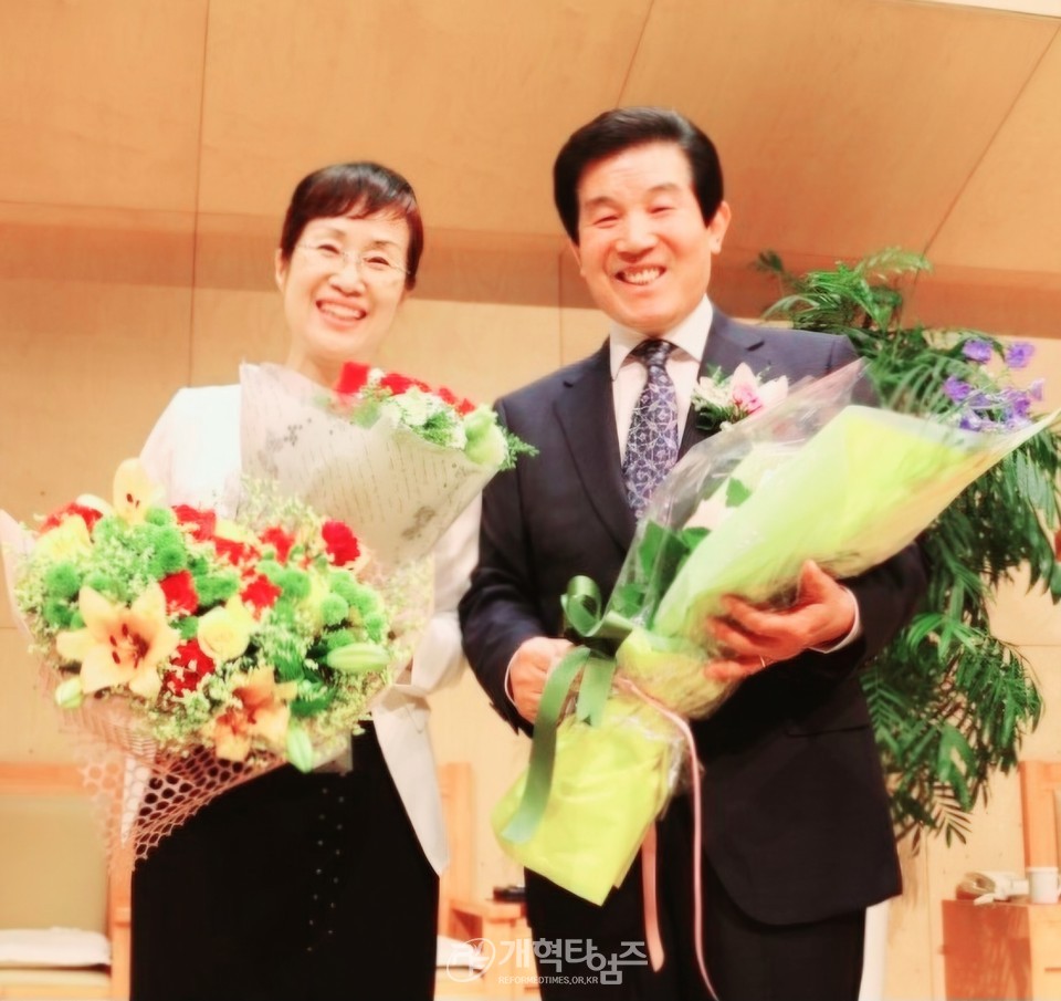목장교회 김상현 목사, 원로 추대 감사예배 모습