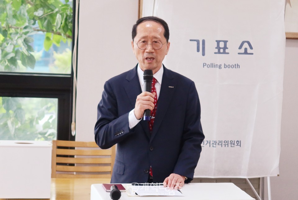 전국남전도회 서울지역 임원회의 배원식 장로 회장 당선모습