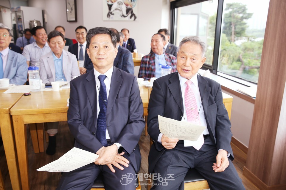 전국남전도회 서울지역 임원회의 배원식 장로 회장 당선 모습
