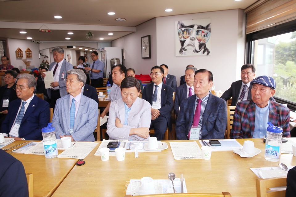전국남전도회 서울지역 임원회의 배원식 장로 회장 당선 모습