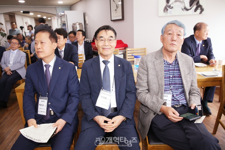 전국남전도회 서울지역 임원회의 배원식 장로 회장 당선 모습