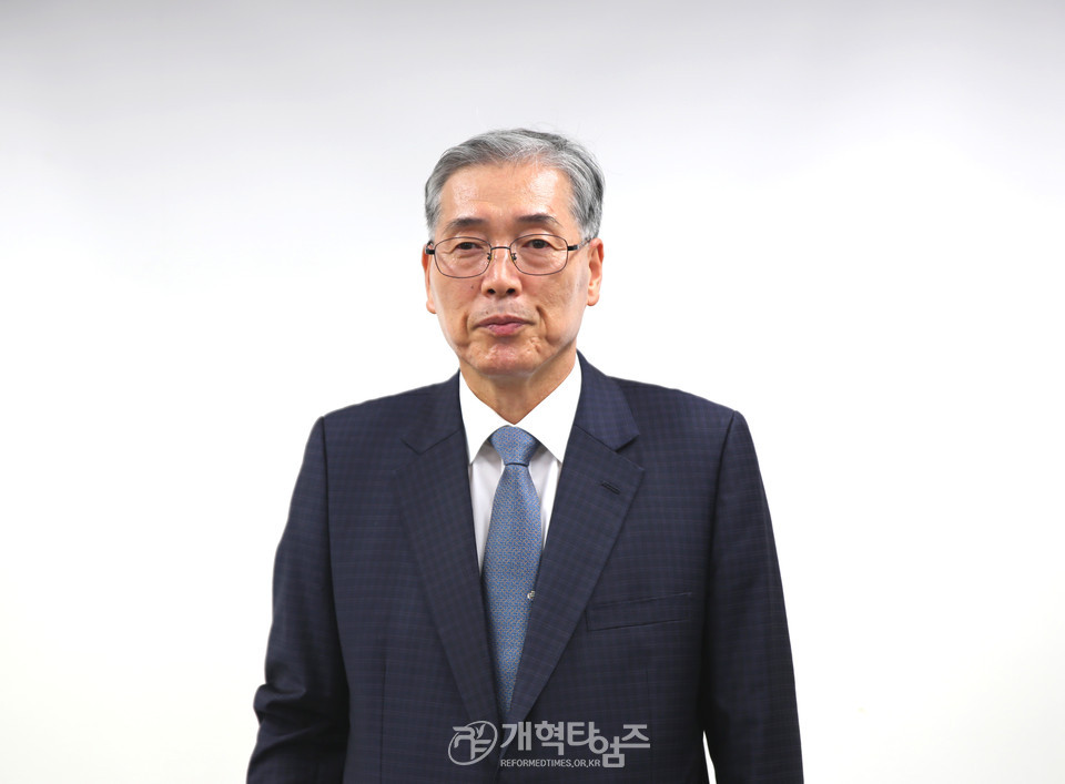장재덕 목사, 제109회 기독신문 이사장 예비 후보 등록 모습