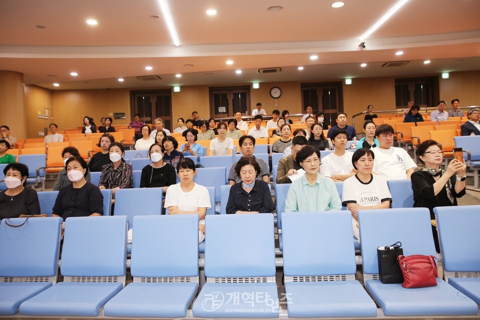 동서울노회 장로회 주관 중직자 세미나 모습