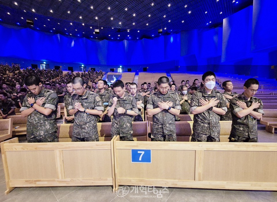 총회군선교회 서울북부지회,「제632차 연무대군인교회 육군훈련소 훈련병 진중세례식」모습