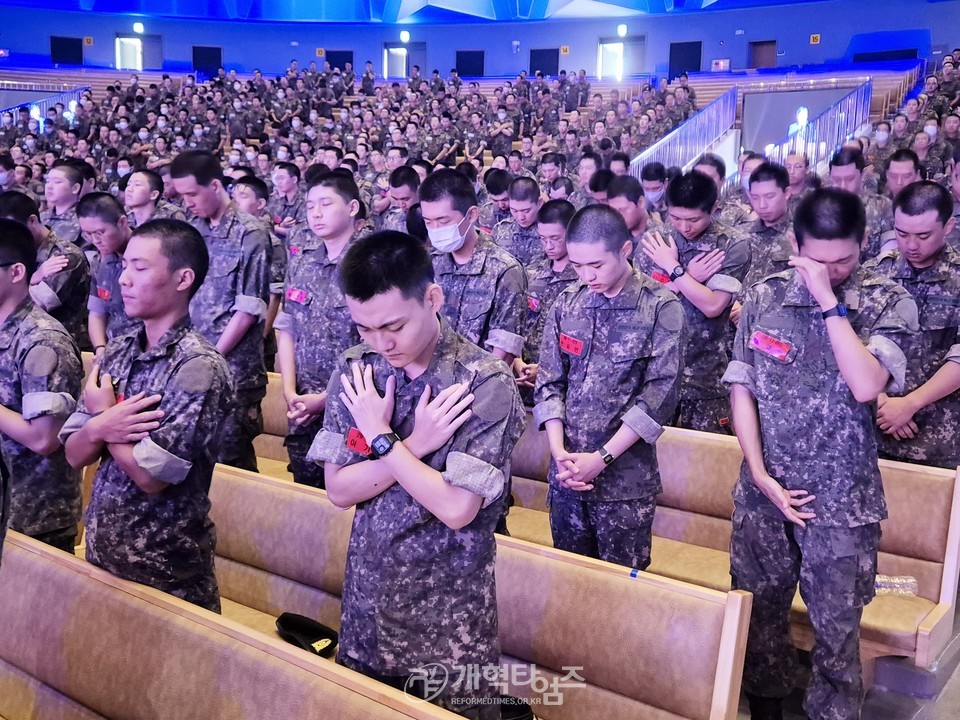 총회군선교회 서울북부지회,「제632차 연무대군인교회 육군훈련소 훈련병 진중세례식」모습