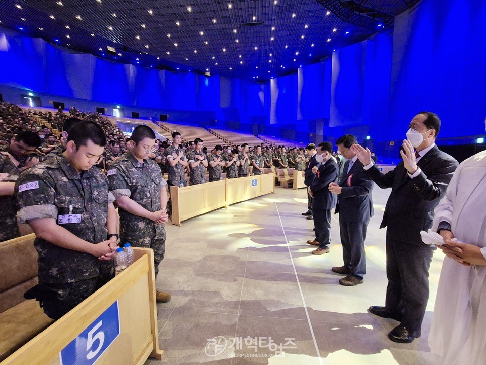 총회군선교회 서울북부지회,「제632차 연무대군인교회 육군훈련소 훈련병 진중세례식」모습