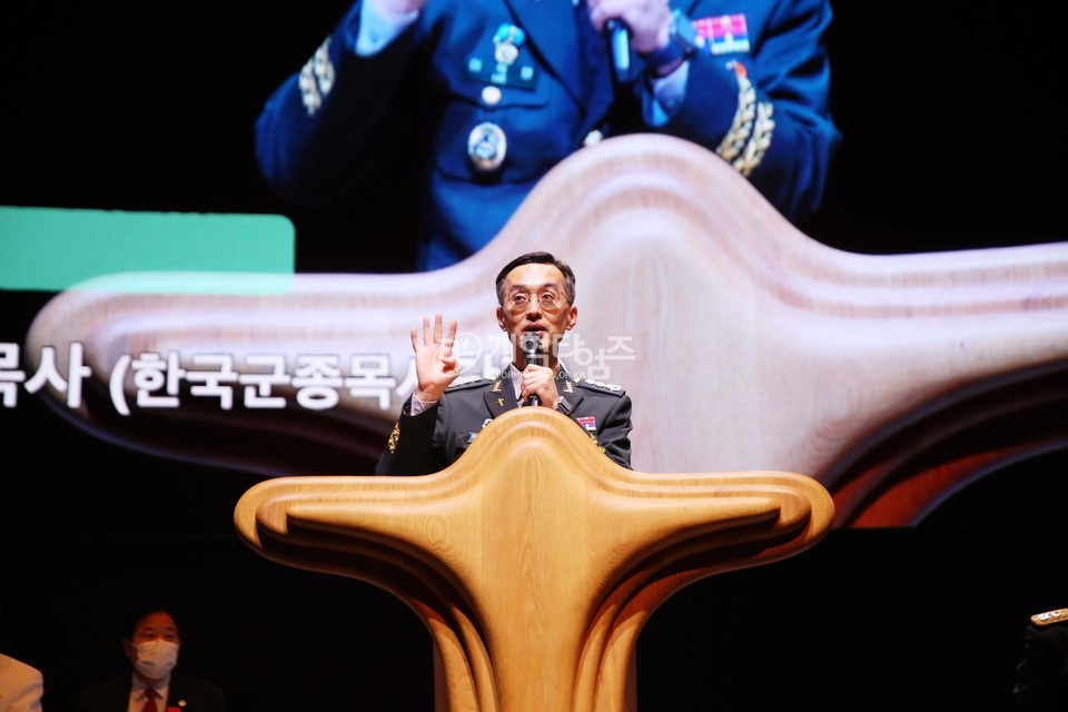 총회군선교회 서울북부지회,「제632차 연무대군인교회 육군훈련소 훈련병 진중세례식」모습