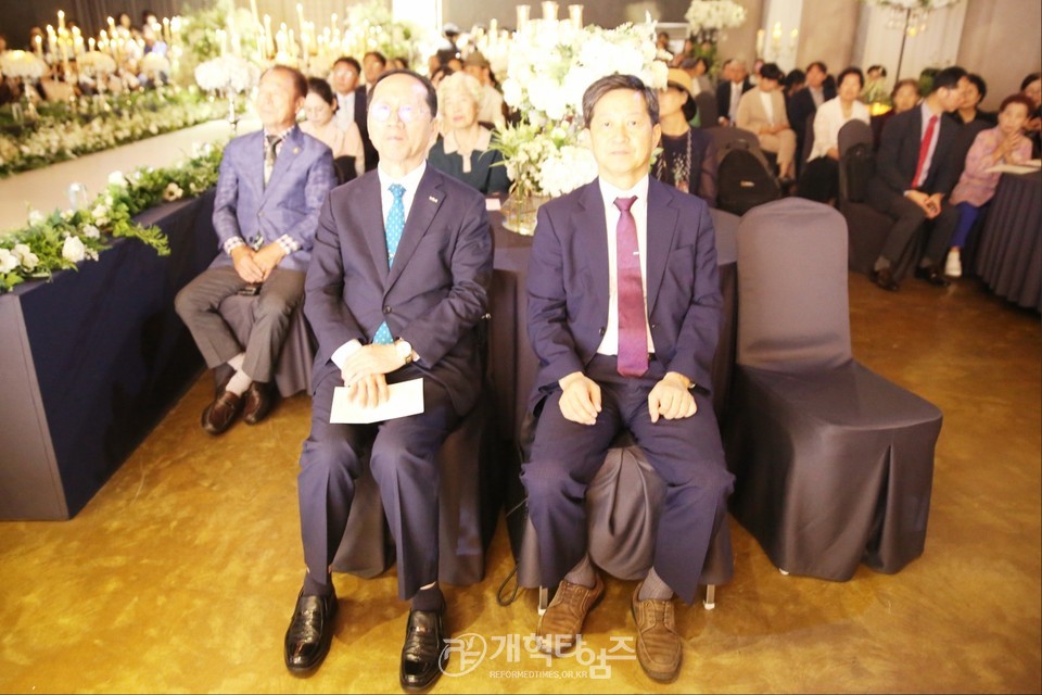 증경 부총회장 신신우 장로, 아들 결혼 예식 모습