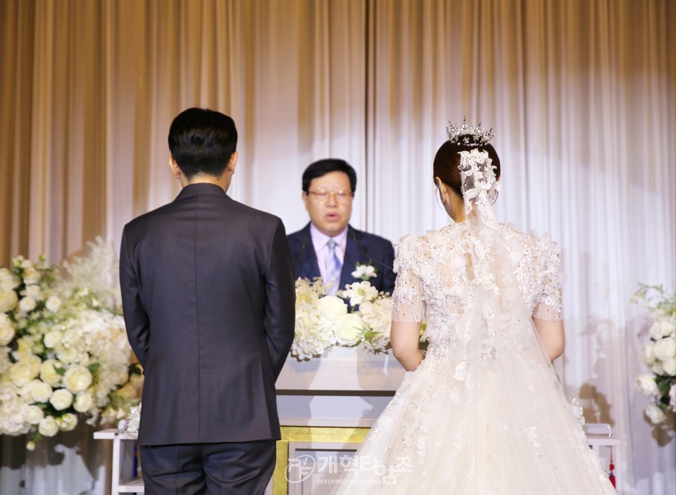 증경 부총회장 신신우 장로, 아들 결혼 예식 모습