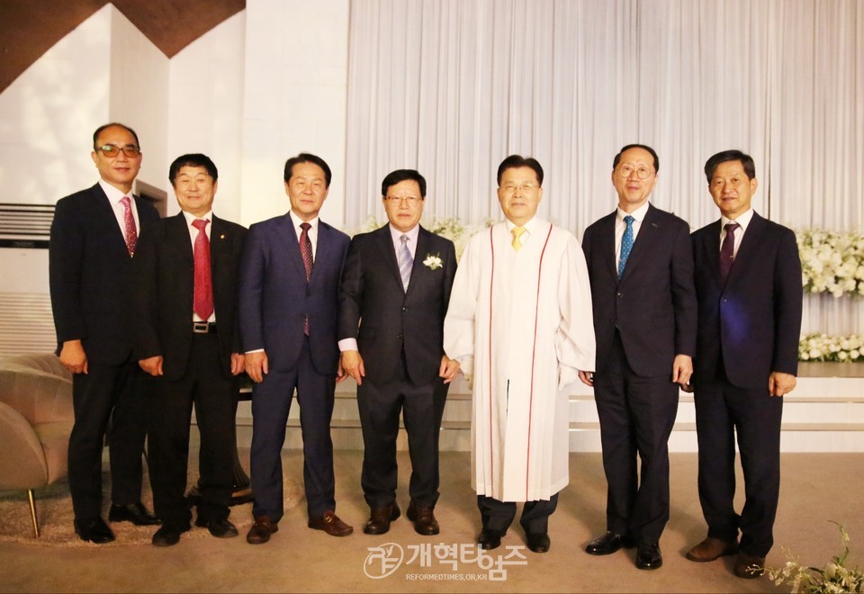 증경 부총회장 신신우 장로, 아들 결혼 예식 모습