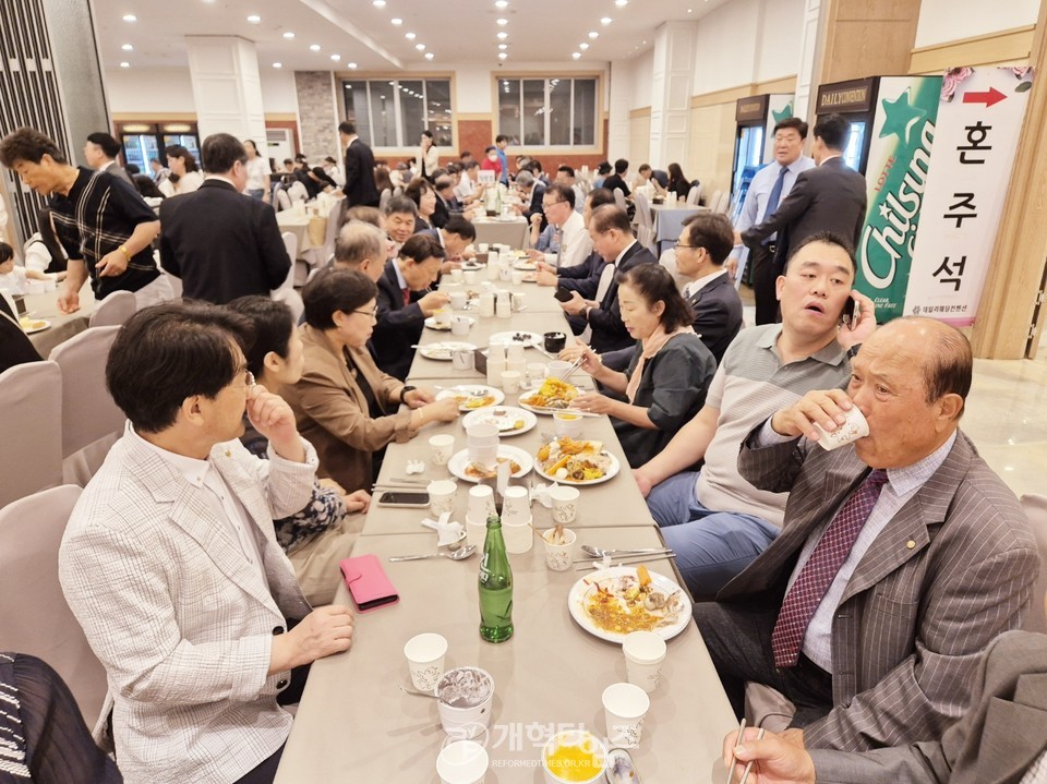 증경 부총회장 신신우 장로, 아들 결혼 예식 모습
