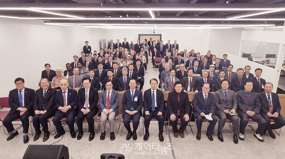 전국남전도회 회장, 이ㆍ취임 감사예배 모습