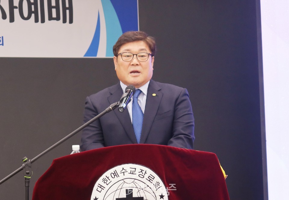 전국남전도회 회장, 이ㆍ취임 감사예배 모습
