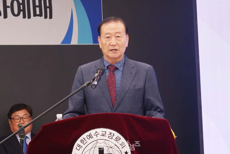 전국남전도회 회장, 이ㆍ취임 감사예배 모습