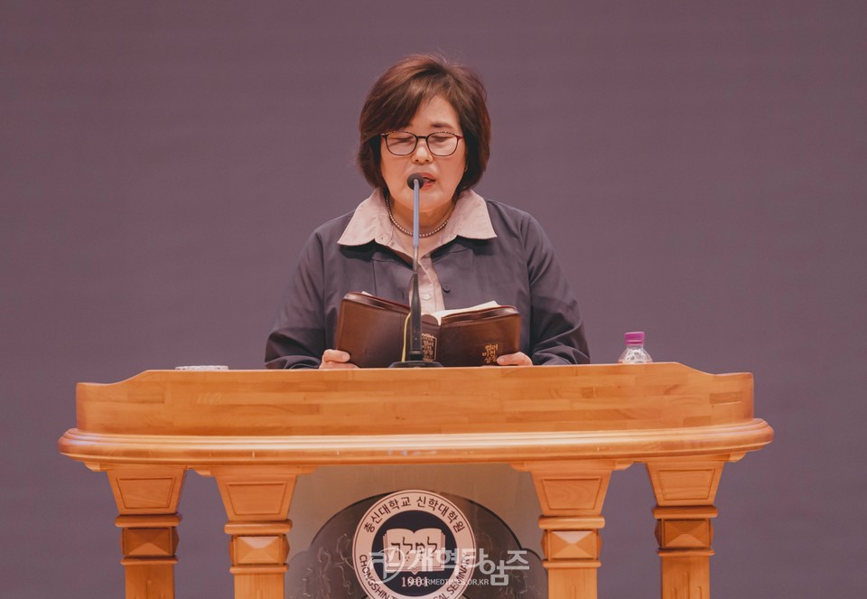 총신대 신대원 총동창회, 2학기 장학금 전달예배 모습