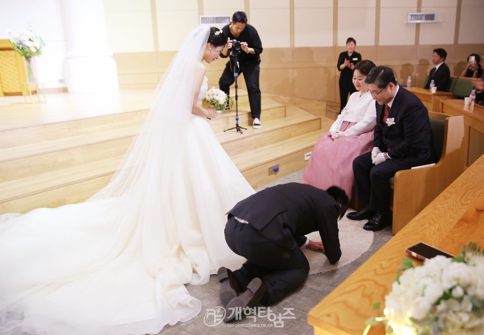 부총회장 장봉생 목사, 장녀 소영 양 결혼예식 모습