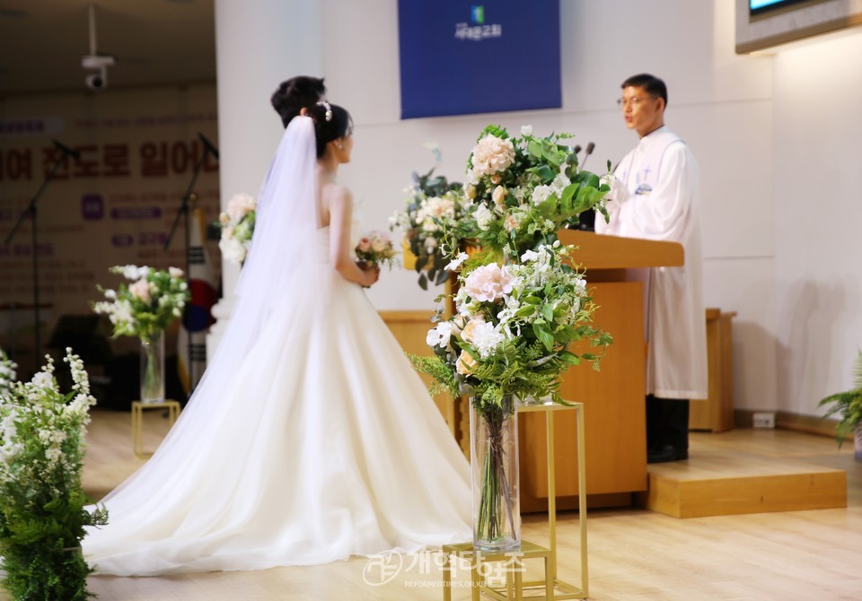 부총회장 장봉생 목사, 장녀 소영 양 결혼예식 모습