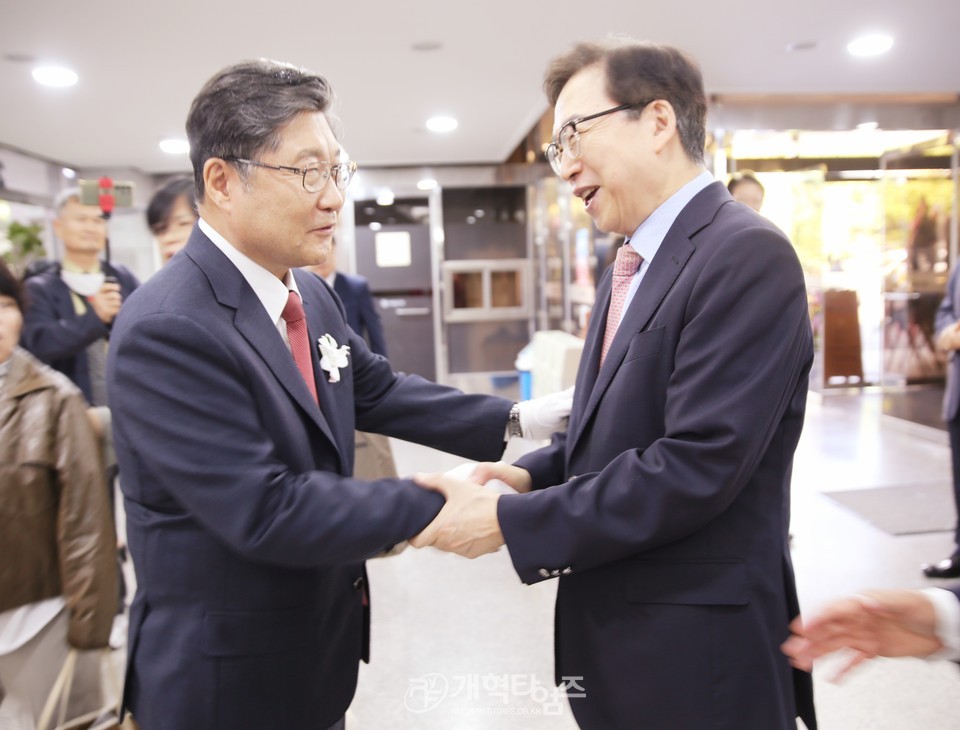 부총회장 장봉생 목사, 장녀 소영 양 결혼예식 모습
