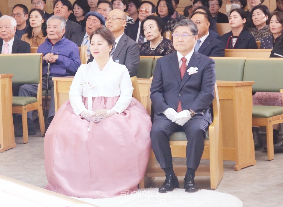 부총회장 장봉생 목사, 장녀 결혼예식 모습