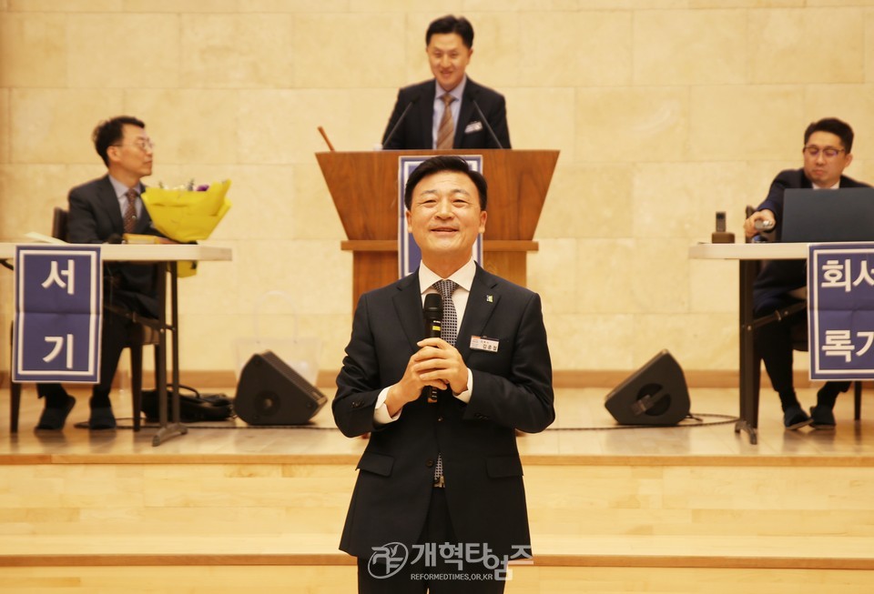용천노회, 총회 회록서기 김종철 목사 당선 축하 모습