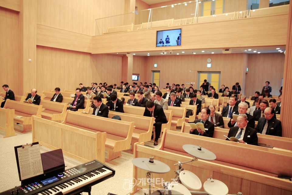 용천노회, 총회 회록서기 김종철 목사 당선 축하 모습