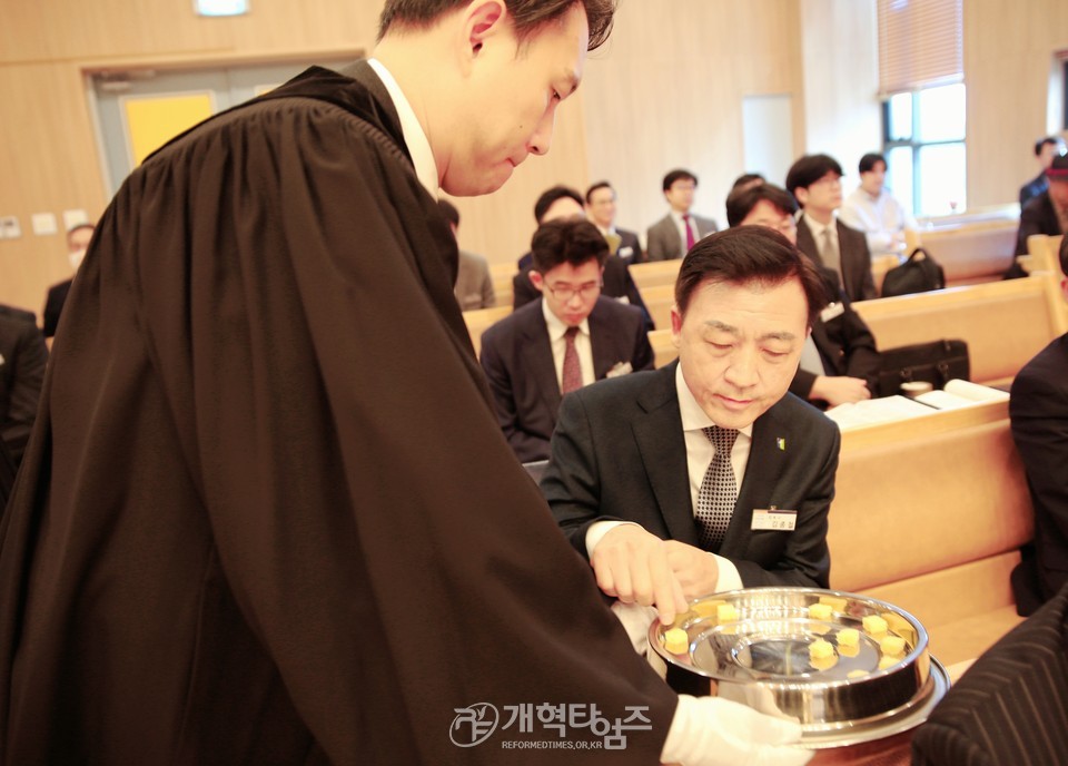 용천노회, 총회 회록서기 김종철 목사 당선 축하 모습