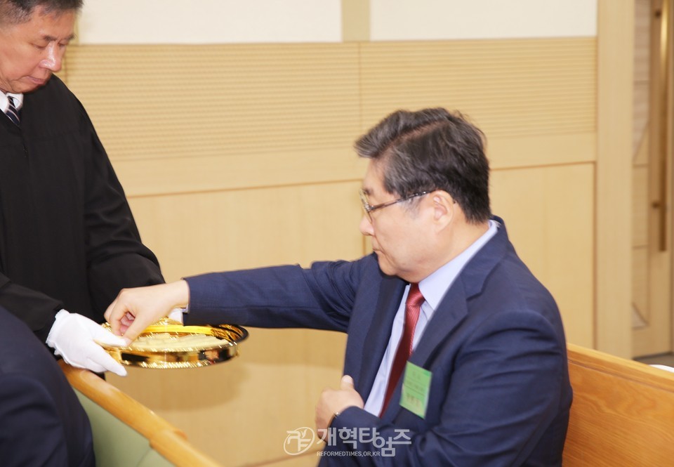 서울노회, 장봉생 목사 부총회장 당선 축하 모습