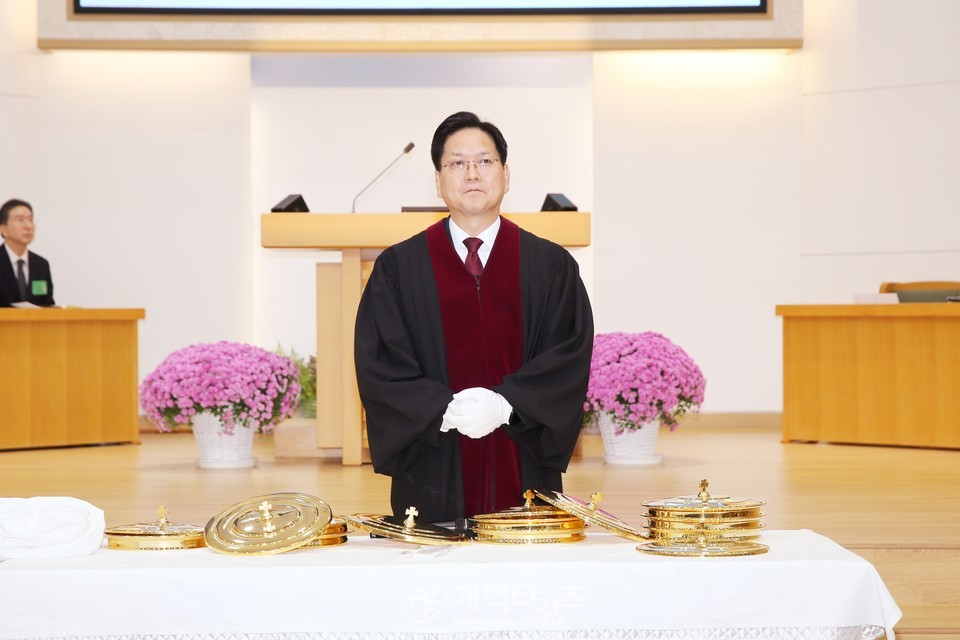 서울노회, 장봉생 목사 부총회장 당선 축하 모습