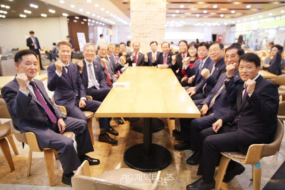 총신대 장로권사교육원, 총신대 제2차 짜장면 나눔 행사 모습