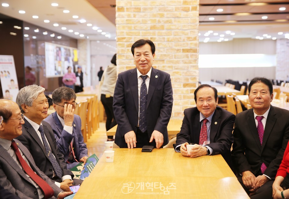 총신대 장로권사교육원, 총신대 제2차 짜장면 나눔 행사 모습