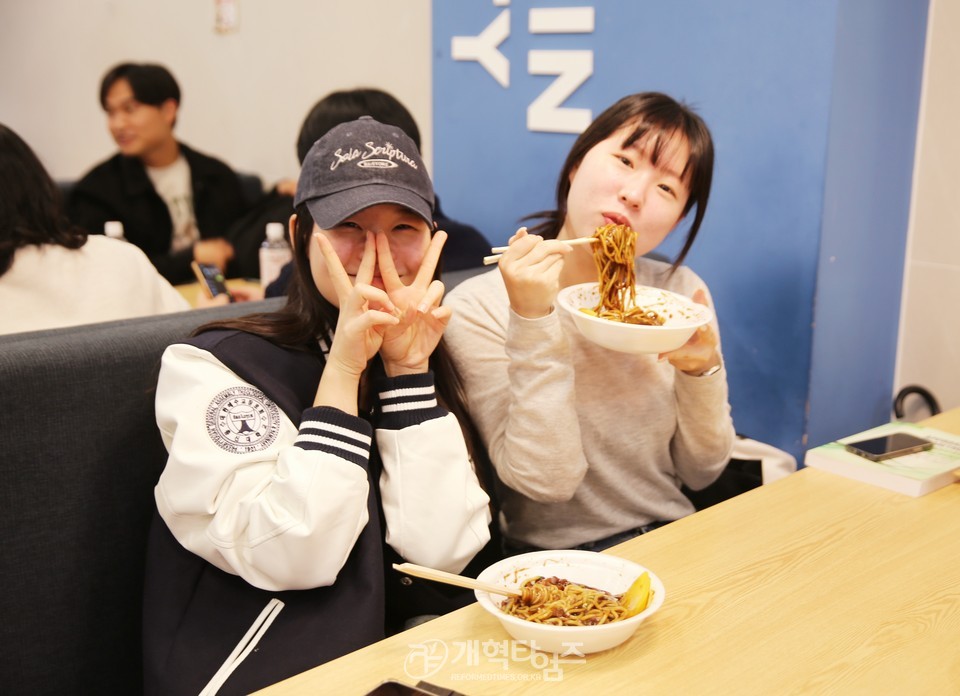 총신대 장로권사교육원, 총신대 제2차 짜장면 나눔 행사 모습