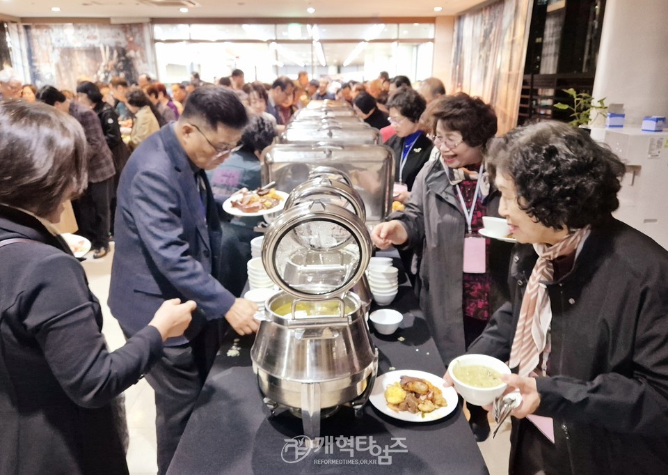 총신대 신대원 제79회 동창회 제35차 정기총회 모습