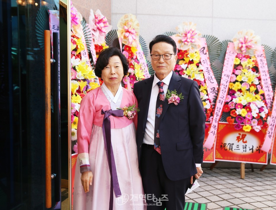 성주중앙교회, 홍성헌 목사 원로 추대, 이종현 목사 위임식 모습
