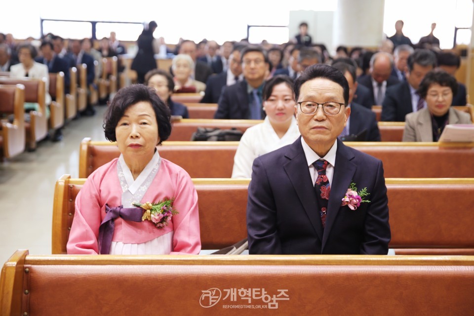 성주중앙교회, 홍성헌 목사 원로 추대, 이종현 목사 위임식 모습