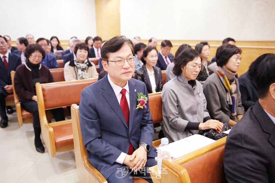 성주중앙교회, 홍성헌 목사 원로 추대, 이종현 목사 위임식 모습