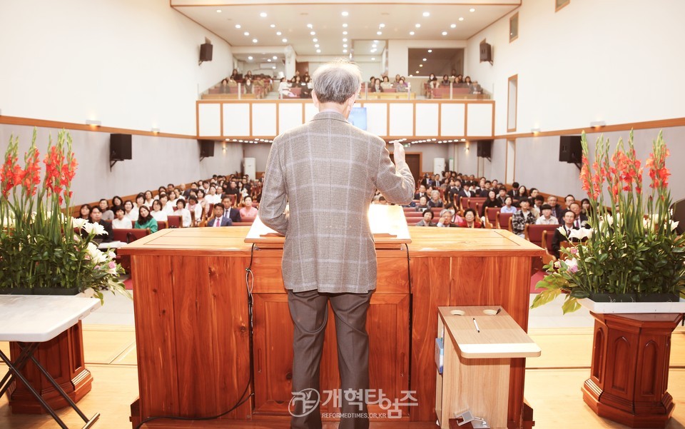 동원교회, 배재군 목사 원로 추대 및 배진호 목사 위임식 모습