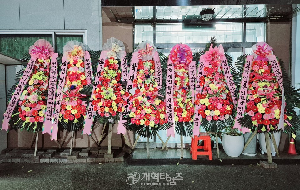 동원교회, 배재군 목사 원로 추대 및 배진호 목사 위임식 모습