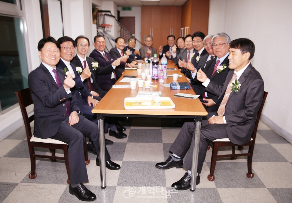 동원교회, 배재군 목사 원로 추대 및 배진호 목사 위임식 모습