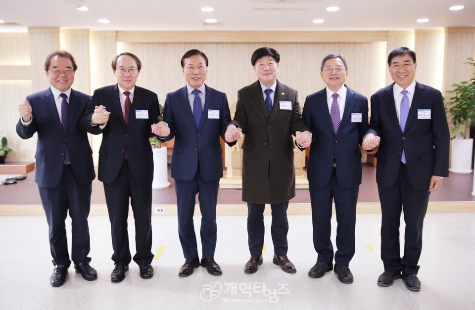 총회정책연구소 출범감사예배 및 위촉식 모습